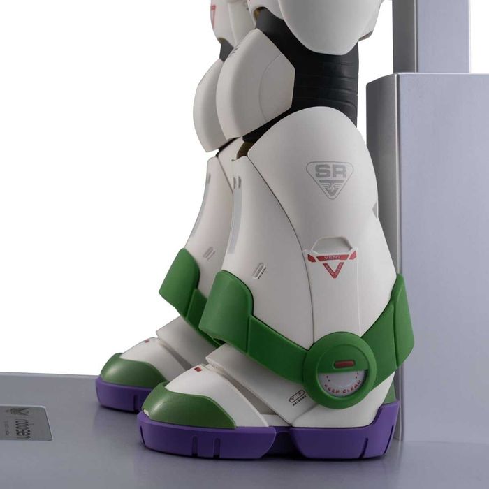 Robosen Buzz Lightyear Robot, интерактивная говорящая фигурка.