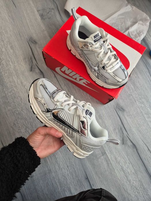 Adidași Nike noi nr 34 copii unisex