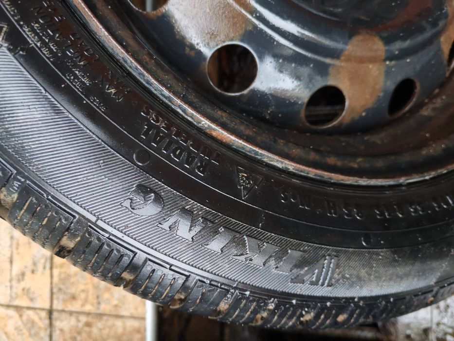 Гуми с джанти , 15ки.