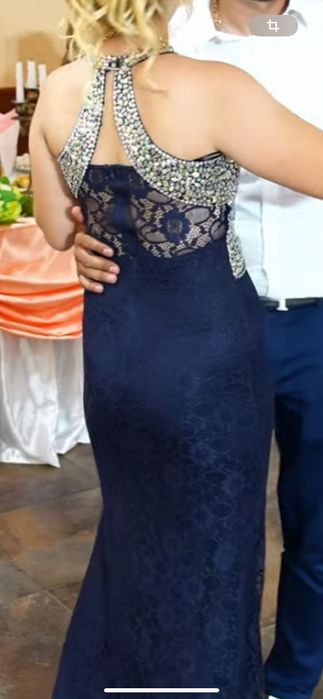 Официална много ефектна рокля