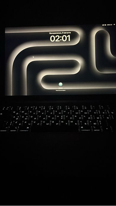 Продам macbook pro 2019 touchbar