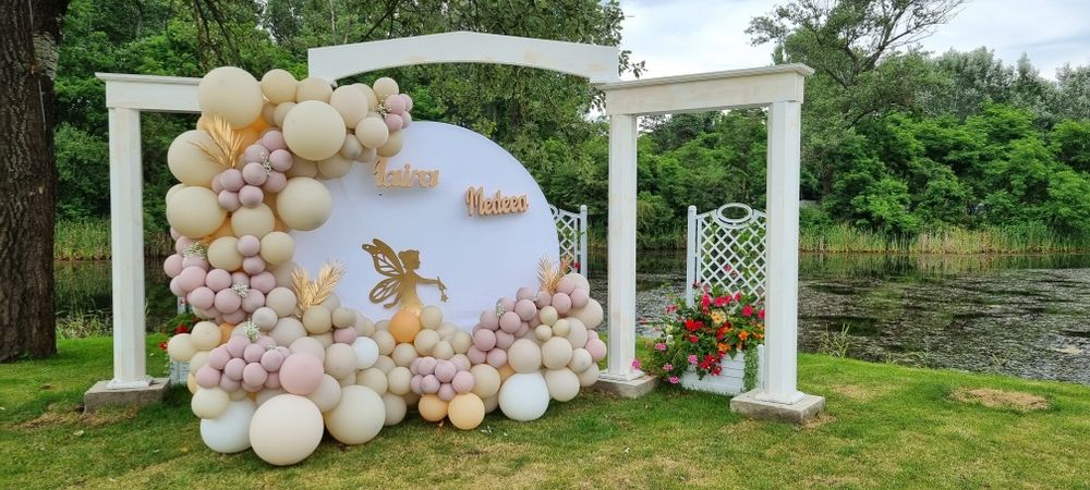 Arcada baloane botez  Aranjamente de masa baloane