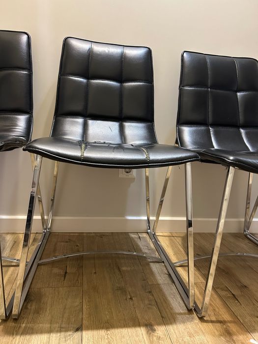 Стулья и стол для кухни