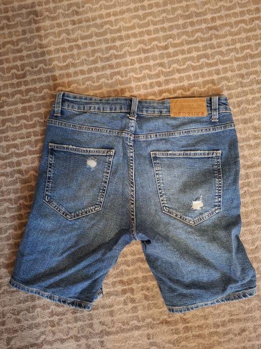 Blugi albaștri bershka marimea 32