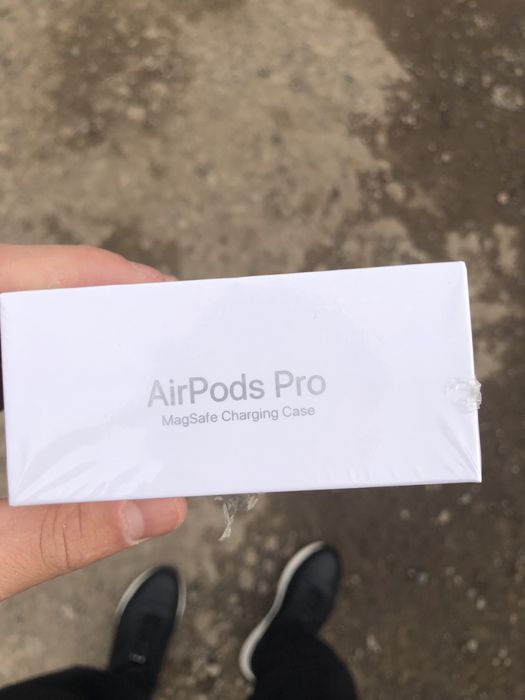 AirPods Pro 2 MagSafe Charging Case