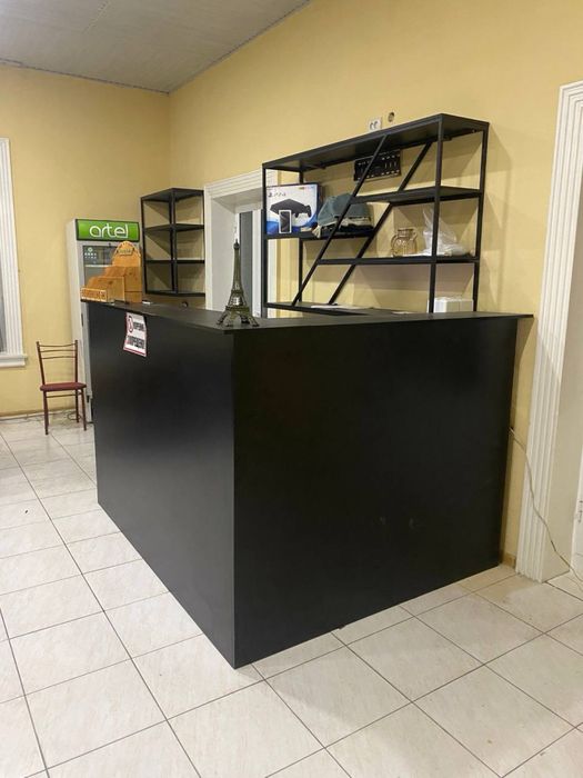 Kampyuterxona uchun bar stol  yaxshi turibdi