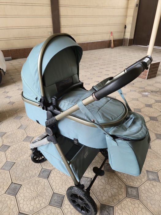 Коляска для малышей