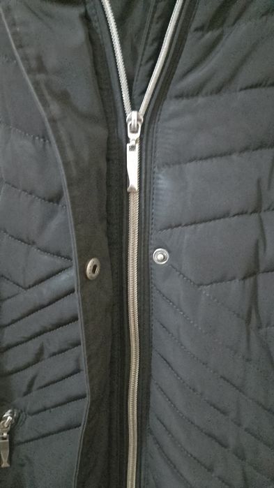 Дълго дамско зимно яке със пухена качулка