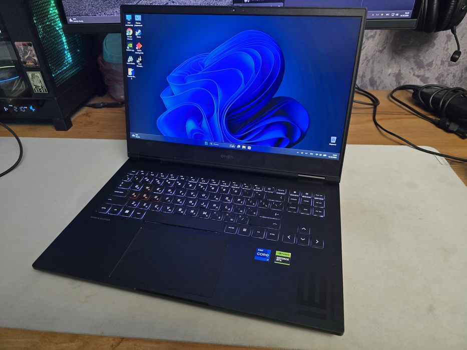 Hp omen 16.1, i7 13700hx, rtx 4060, 16gb ddr5