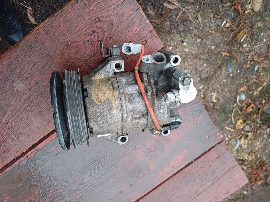 Продам компрессор кондера на тойота