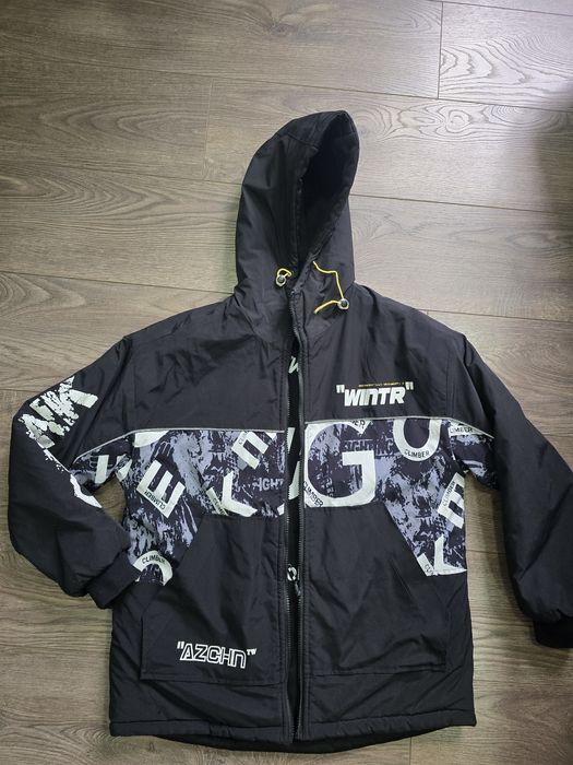 Шикарная тёплая двусторонняя куртка на мальчика 10-12 лет.