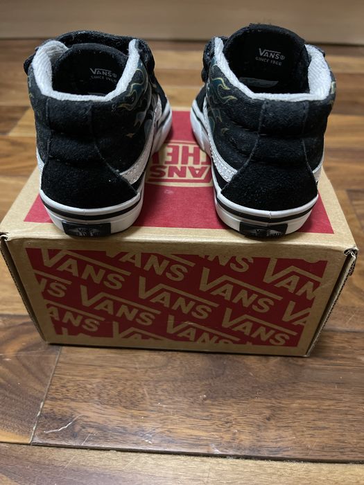 Продам детские высокие кеды Vans