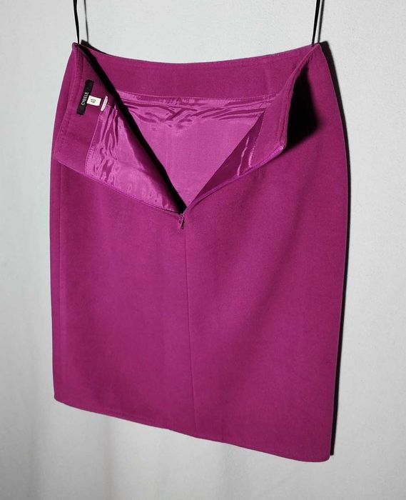 Fustă roz din stofă groasă VINDEM SI FACEM BUCURII citește descrierea