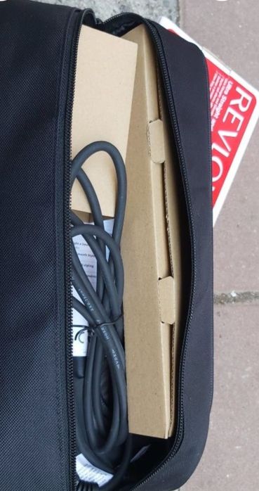 Placa de îndreptat părul marca  revlon noua