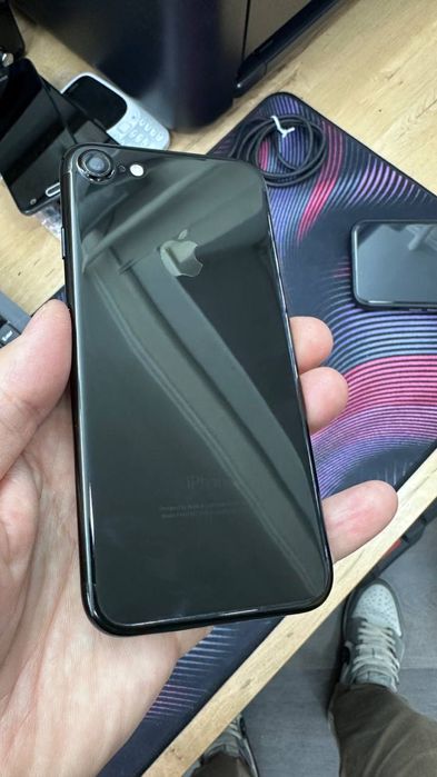 Продам iphone 7 256