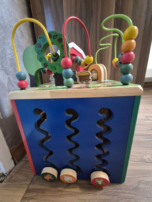 Дървена играчка / куб с дейности