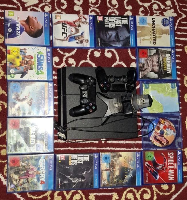 Vând PS4 2 manete