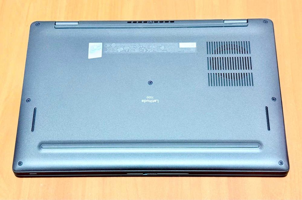 Core i5-1245U / 16GB RAM / 256 SSD / Dell Latitude 7330 / 13.3 FHD IPS/ Win 10 / 11 pro