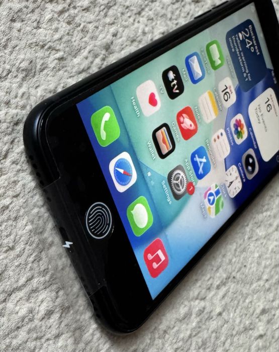 Phone SE 3. 64GB negru - nou