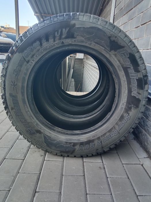 Продам зимние шины 215/70 R16