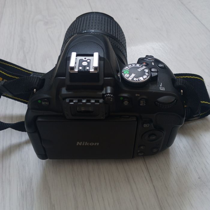 Nikon D5100 /18-105VR