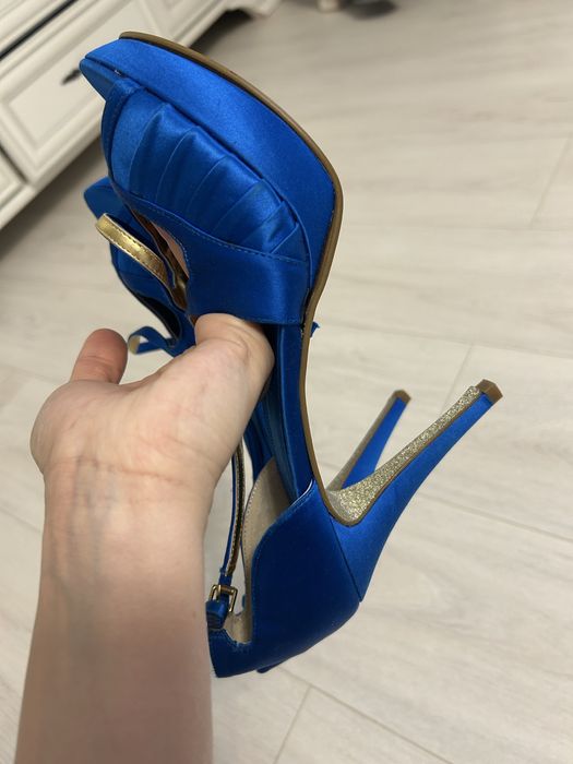 Босоножки женские