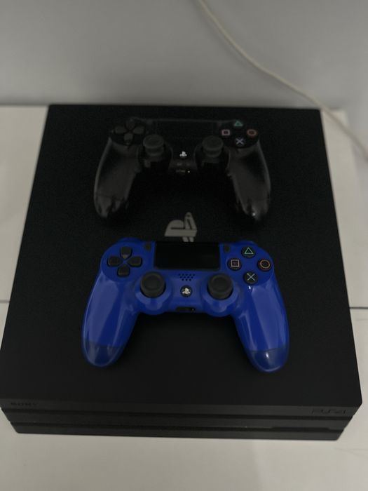 Продаю Playstation 4 PRO 1TB