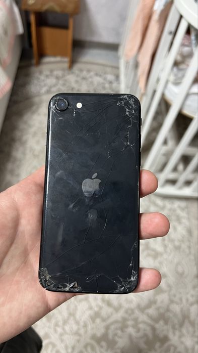 IPhone SE(2020) хорошый телефон