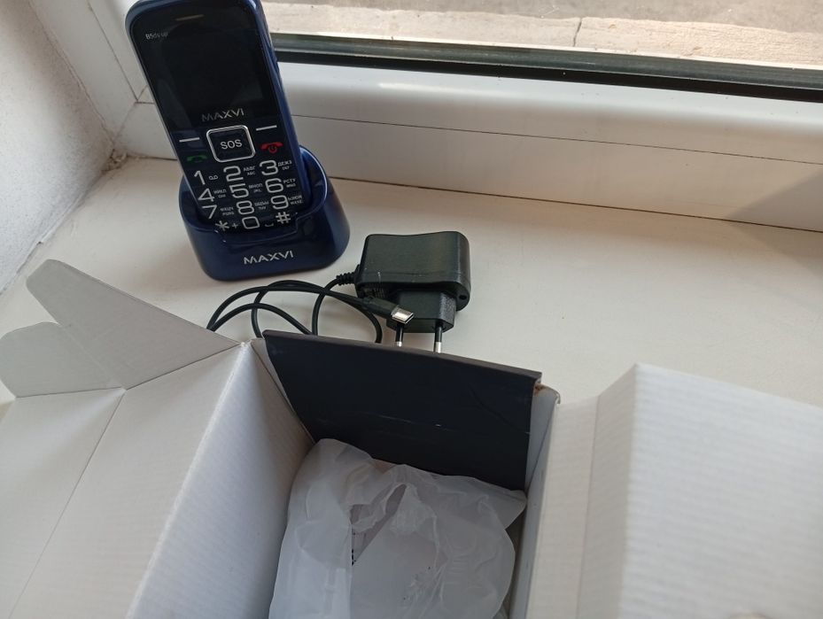 Продам телефон Макси