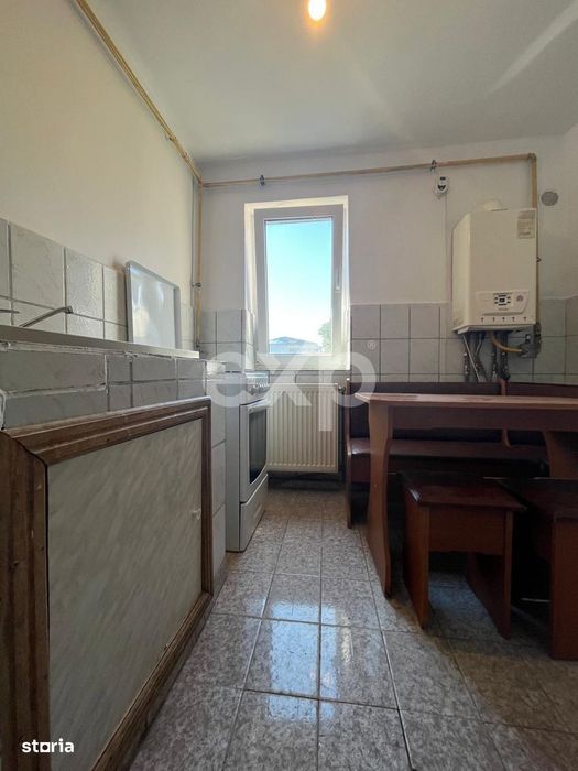 Vanzare 2 camere curat liber decomandat et 3 central Gaesti