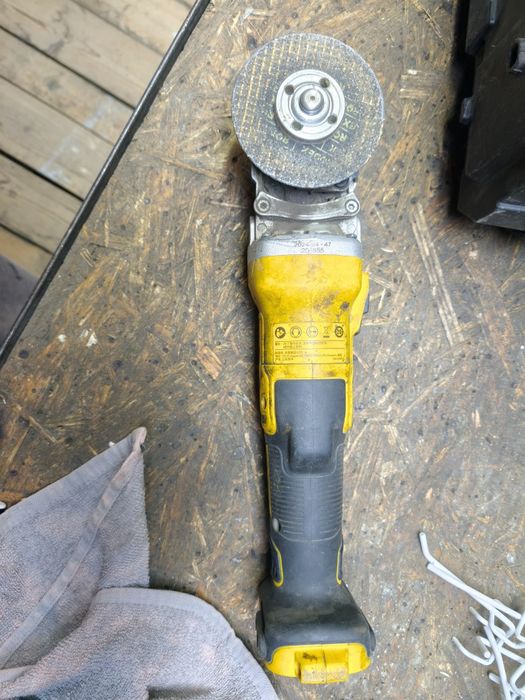 Болгарка  DeWalt DCG405FN