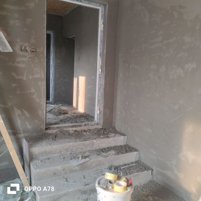 Executam Tencuiala Mecanizata var ciment 
La BOC