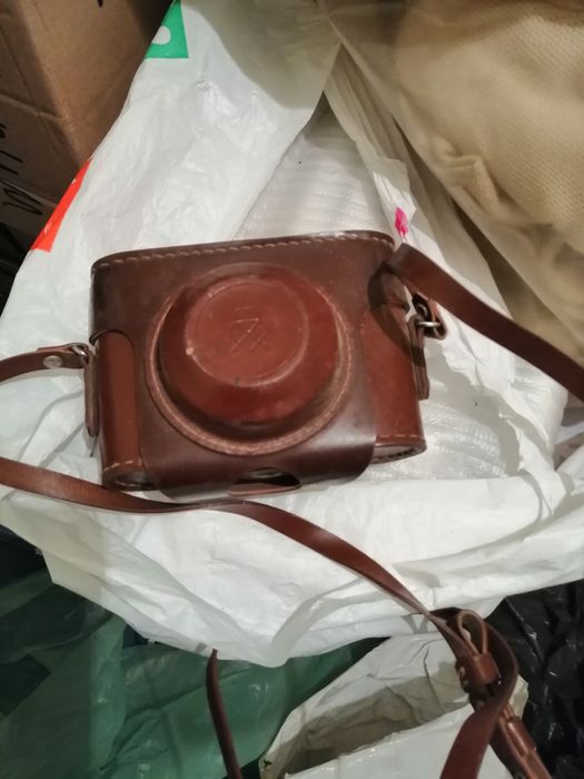 Стари фотоапарат и светкавица