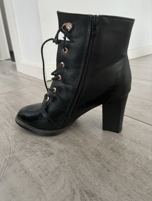 Botine imblanite de iarna