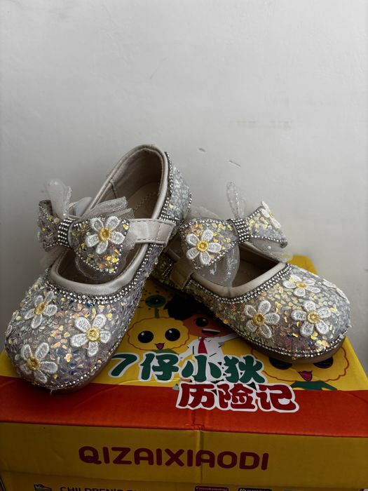 Продам туфли детские