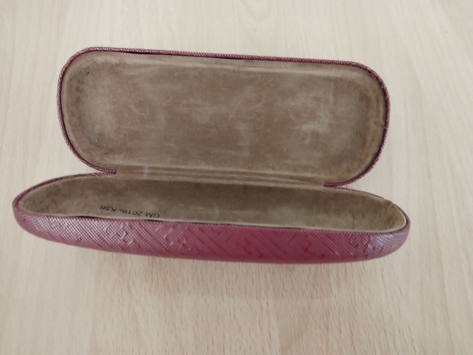 Футляры для очков.