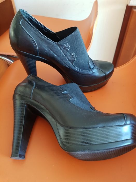 Кожени обувки с висок ток