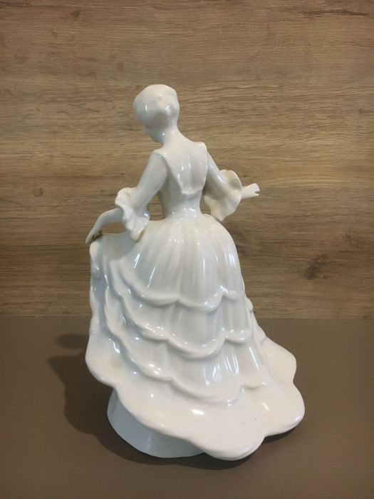 Порцеланова фигурка