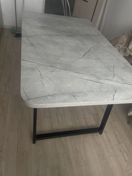 Продам кухонный стол