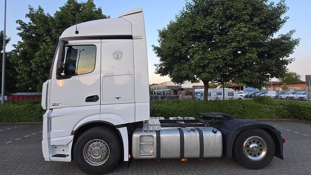 Cap tractor Mercedes Actros
