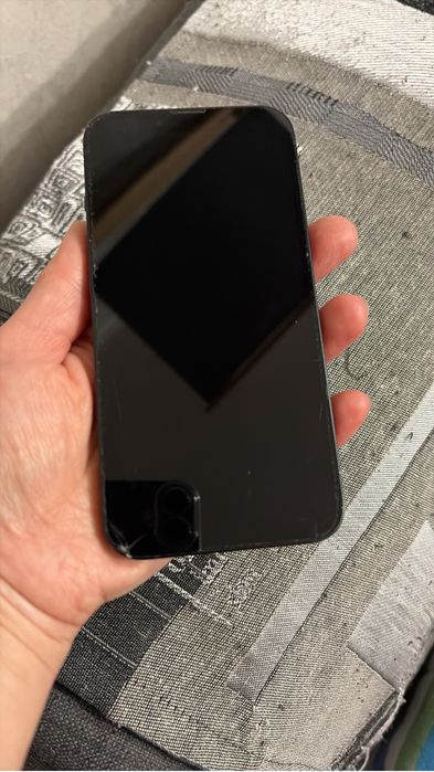 Продам iPhone 13