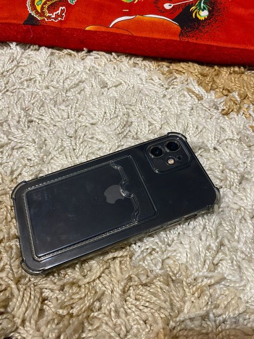 Продам Айфон 12(128)