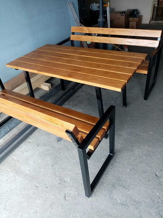 Маса дървена с метални крака