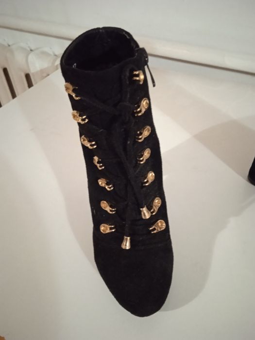 Продам замшевые полусапожки