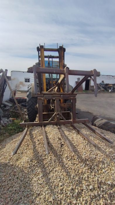 Продам погрузчик на трактор