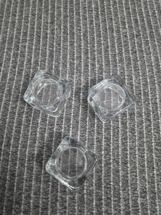 Vand 15 suport patrat de sticla transparenta pentru lumanare pastila