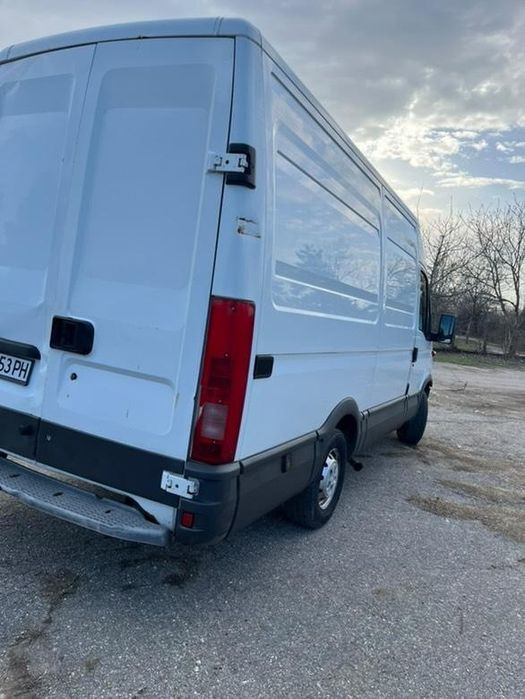 Продавам бус Iveco 35c12