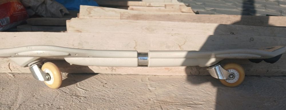 Двух колёсный скейтборт