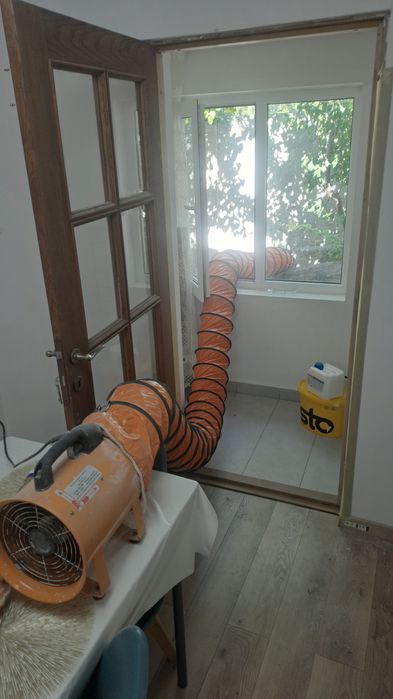 De vânzare  aspirator  praf