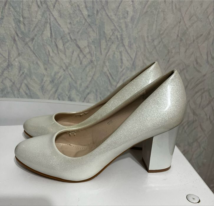 Продам женские туфли